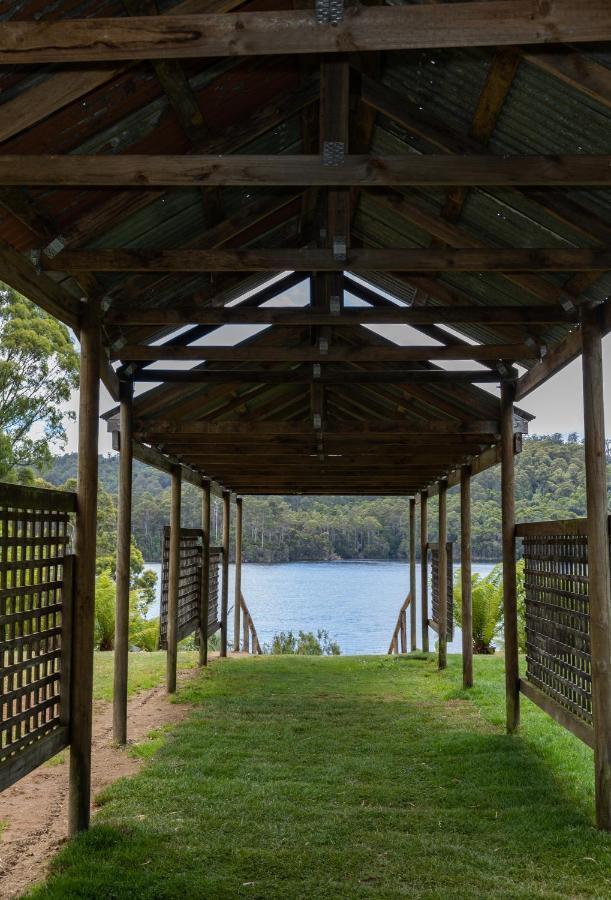 Tullah Lakeside Lodge Exterior photo